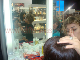 Los profesionales de Laca realizaron maquillajes a las asistentes del evento