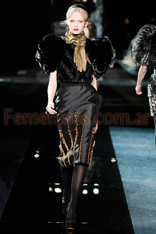 Bolero piel negro falda negra con bordados Dolce And Gabbana