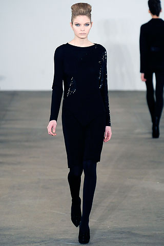 Vestido recto basico negro bordado con lentejuelas Behnaz Sarafpour