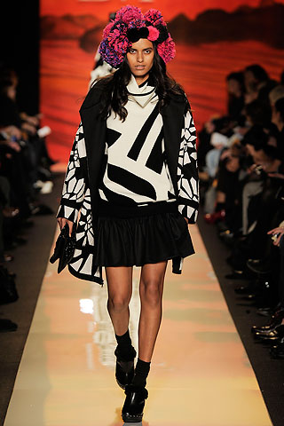 Sweater y abrigo estampado geometrico mini evasee negra Diane Von Furstenberg