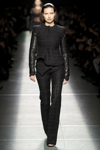 Spencer largo irregular mangas de cuero pantalon slim negro Givenchy