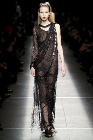 Vestido largo con flecos y cadenas Givenchy