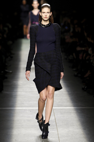 Vetido recto negro falda con pliegues Givenchy