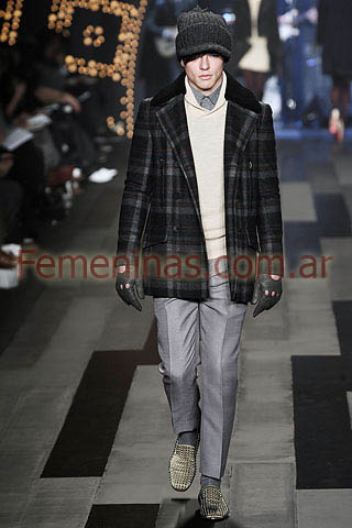 Camisa gris saco lana manteca pantalon gris perla campera leñadora gorro lana negro Phillip Lim