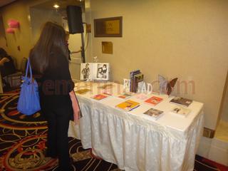 Habia un sector lleno de revistas y libros de moda donde las participantes podian consultar