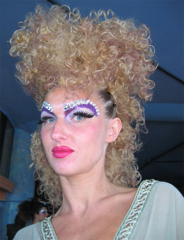 Maquillaje y peinado presentado en el show de Dior en Ibiza