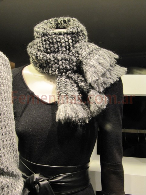 Apostrophe bufanda lana gris plomo peque¤os flecos punta