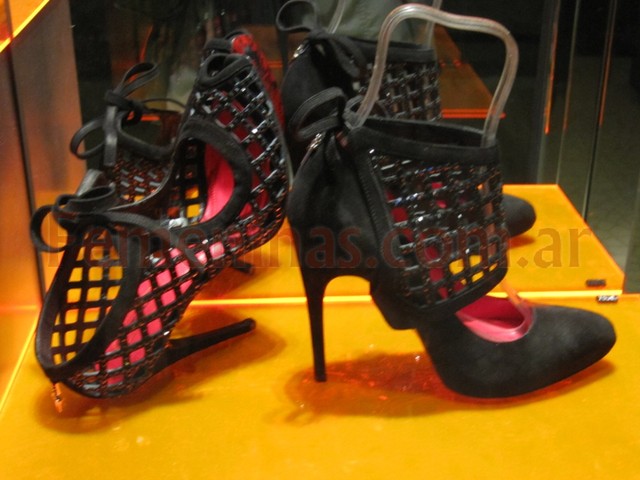 Cesare paciotti zapato stiletto gamuza negro con taco fino alto red negra