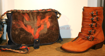 Mancora coleccion invierno 2011 botas cuero color suela con hebillas y cartera de cuero