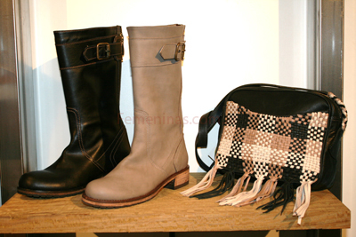 Mancora coleccion invierno 2011 botas cuero negra beige con hebilla cartera fieltro