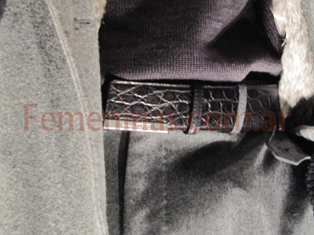 Gianfranco ferre cinturon cuero negro pantalon vestir gris plata pulover al tono