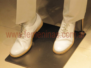 Para lucir elegante zapatos de cuero blanco