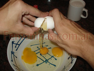 Por otra parte mezclar seis huevos