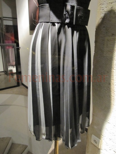 Vidrieras paris invierno 2011 adolfo dominguez falda con pinzas cinturon ancho