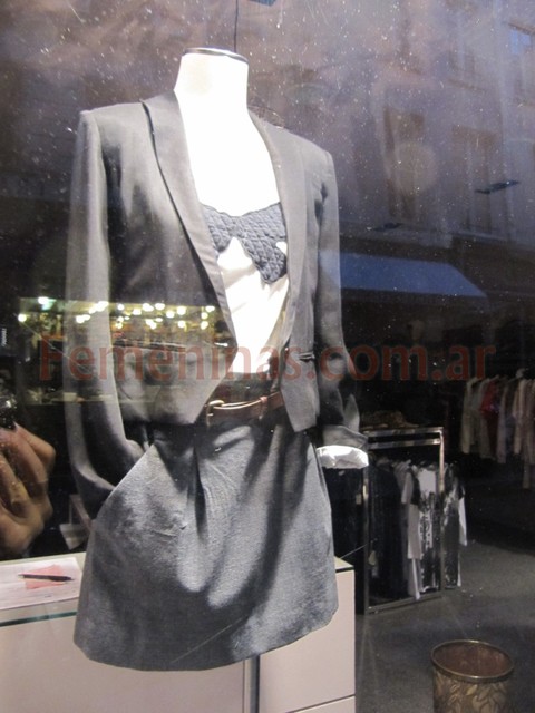 Vidrieras paris invierno 2011 allison pollera con bolsillos gris camisa blanca moño negro cinturon cuero saco negro