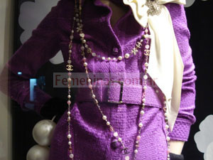 collar Chanel perlas blancas y lilas