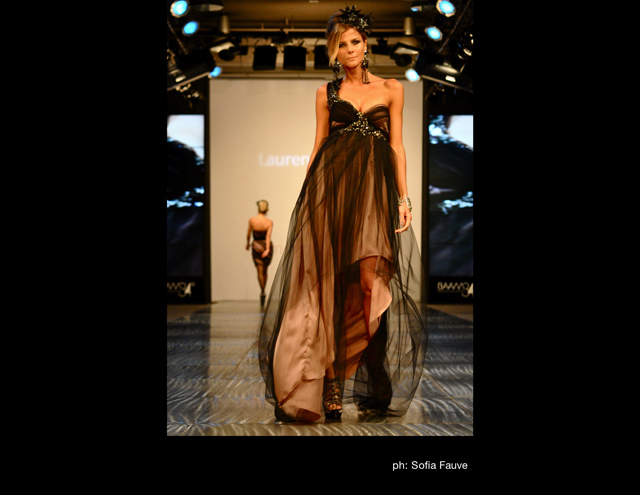 Laurencio Adot coleccion 2011 vestido dorado.jpeg