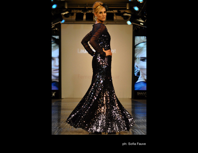 Laurencio Adot coleccion 2011 vestido largo brilloso.jpeg