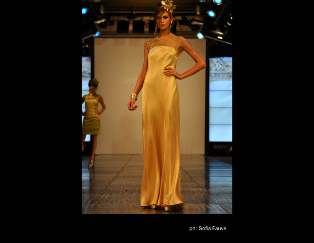 Laurencio Adot coleccion 2011 vestido largo dorado.jpeg