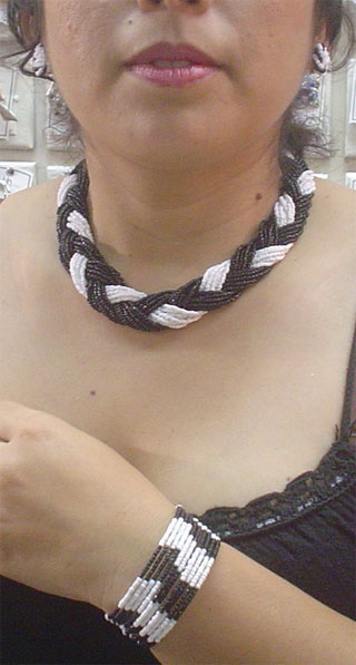 conjunto bijou trenzado perlas negro blanco 4