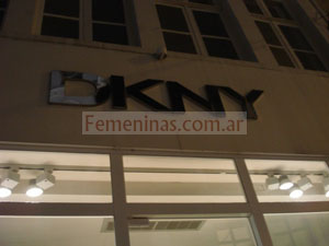vidriera DKNY