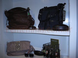 Lanzamiento coleccion bolsos carteras mochilas valijas chenson invierno 2011