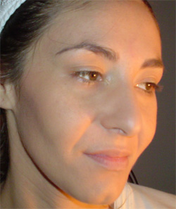 Maquillaje duradero realizado con polvo volátil y cisne
