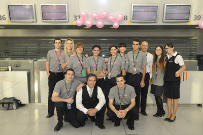 El equipo de Delta en apoyo a MACMA ante la llegada del Pink Plane 