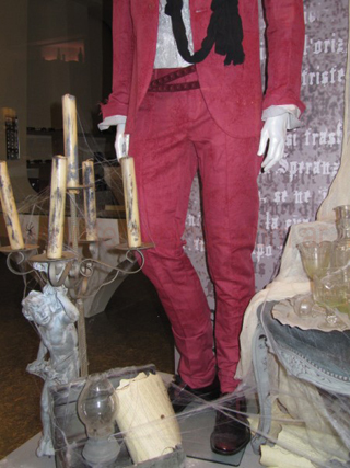Pantalon labrado rojo  Byblos