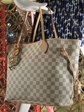Maxi bolso a cuadros manijas de cuero suela Louis Vuitton