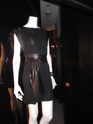 Vestido negro con faja de cuero  Barbara Bui
