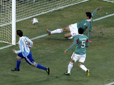 El gol de Higuaín tras el error de Osorio