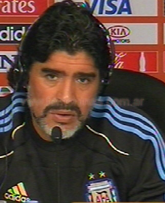 Maradona en conferencia de prensa