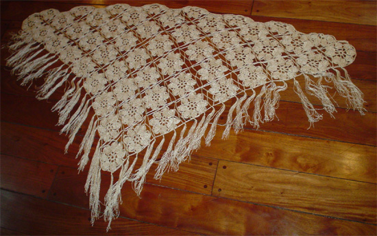 Poncho artesanal tejido a crochet