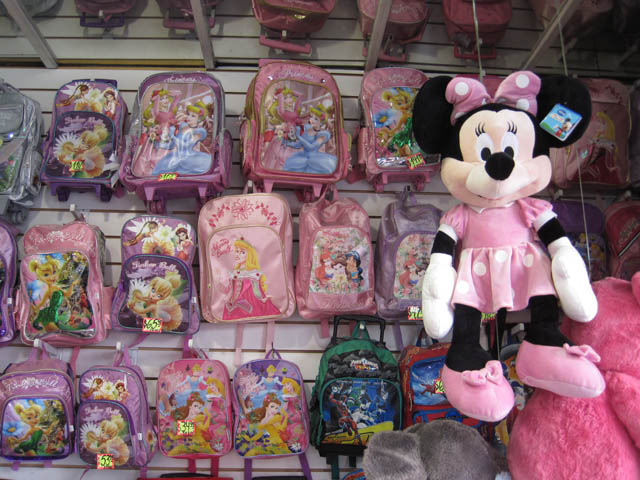 Linea de mochilas princesas para escolares y peluches de disney