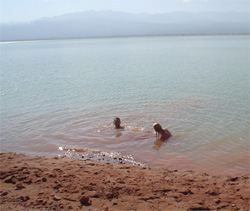 Baño en aguas del dique del Ullun